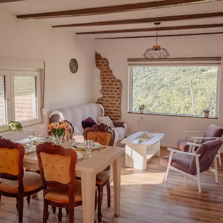 Ruzina Staza Apartment
